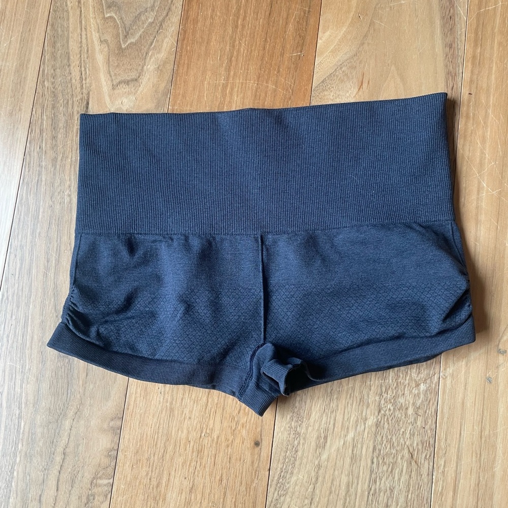 Lululemon High-Waisted Hot Yoga 🧘 Shorts